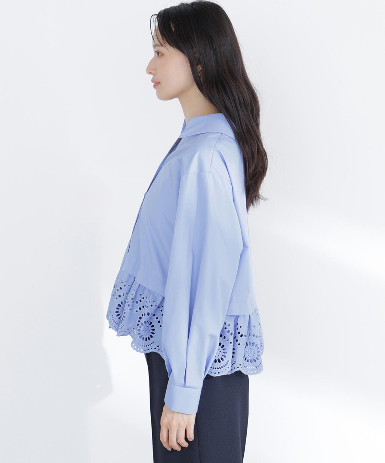 エンブロイダリーヘムブラウス