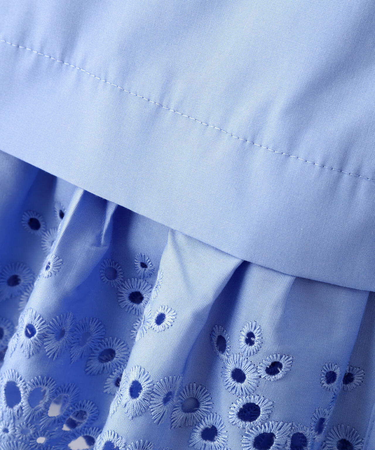 エンブロイダリーヘムブラウス