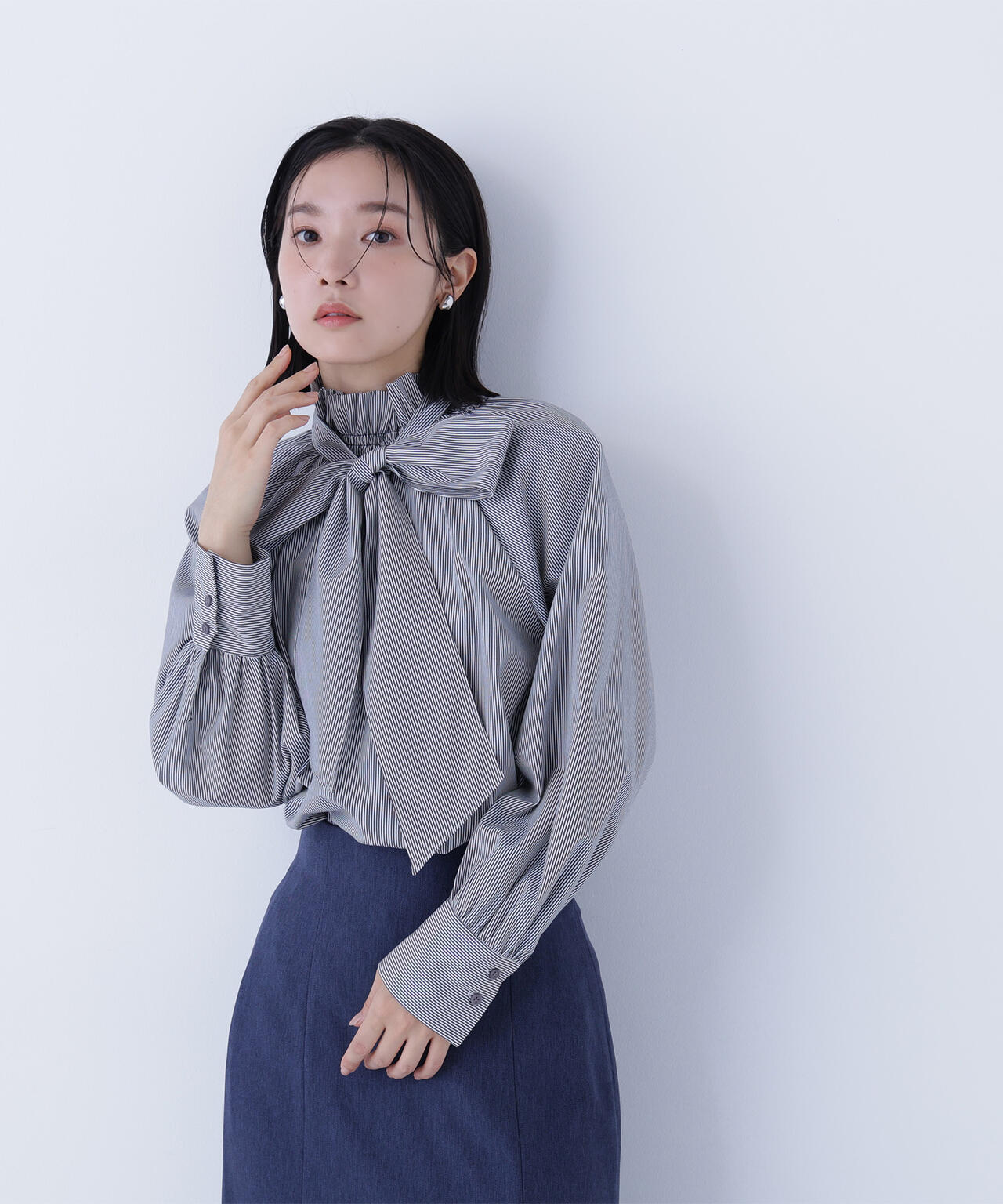 ハイネックリボンボウブラウス