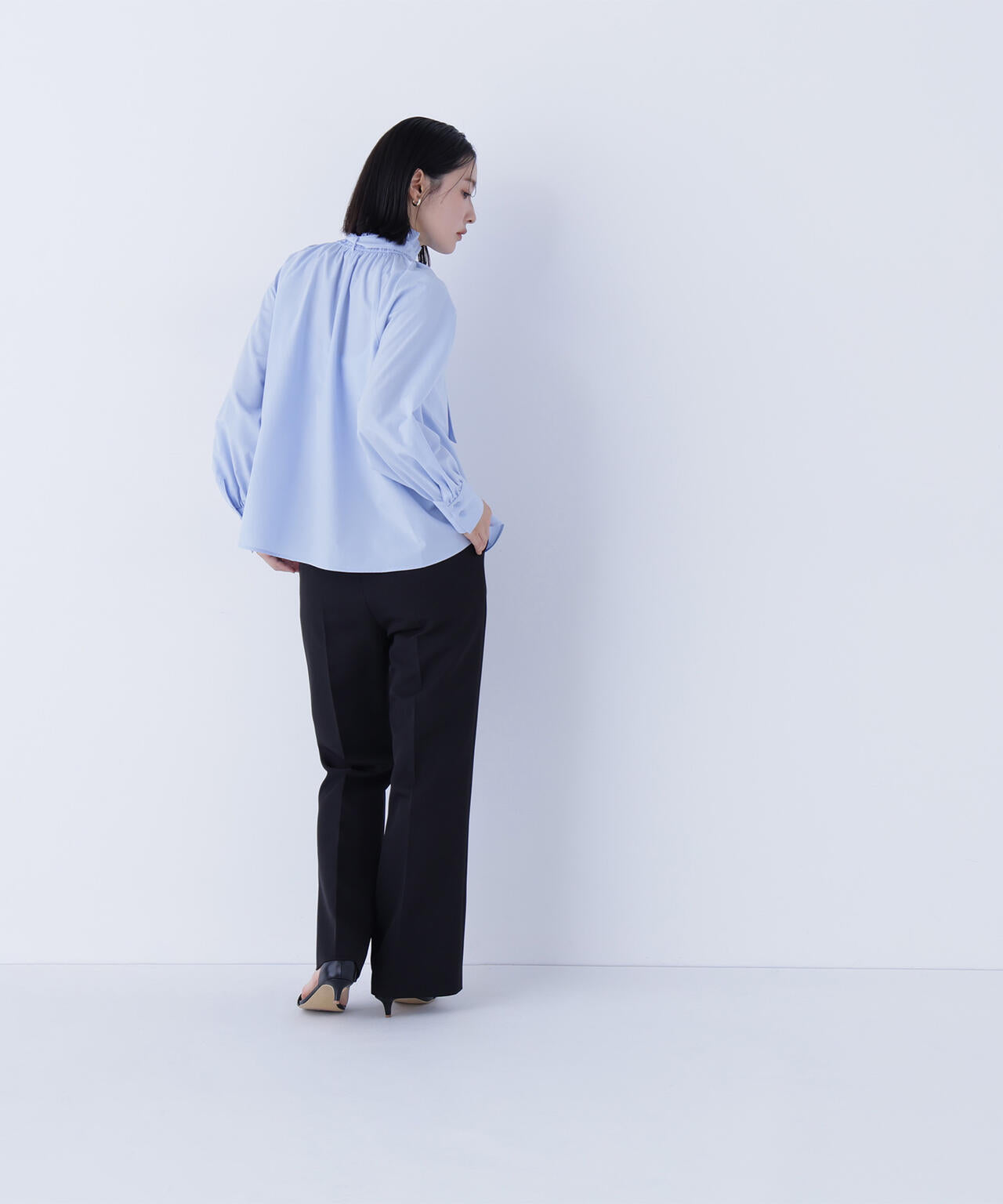 ハイネックリボンボウブラウス