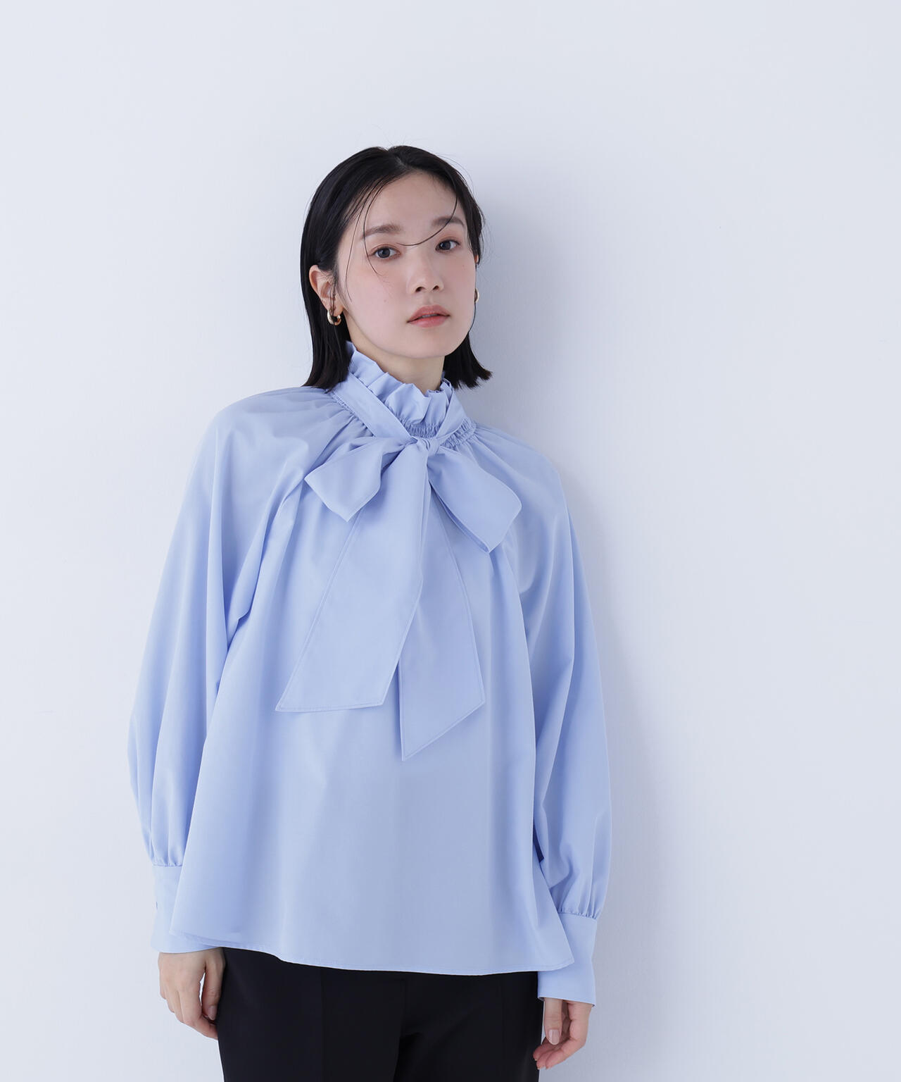 ハイネックリボンボウブラウス