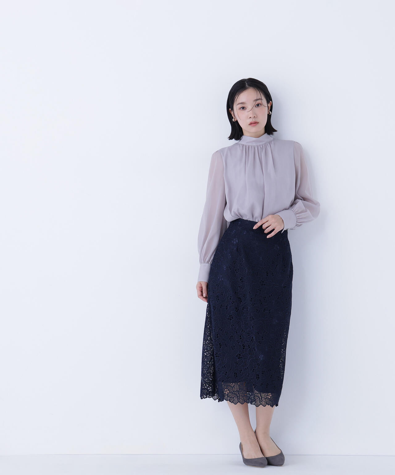 ハイネックボリュームシアーブラウス