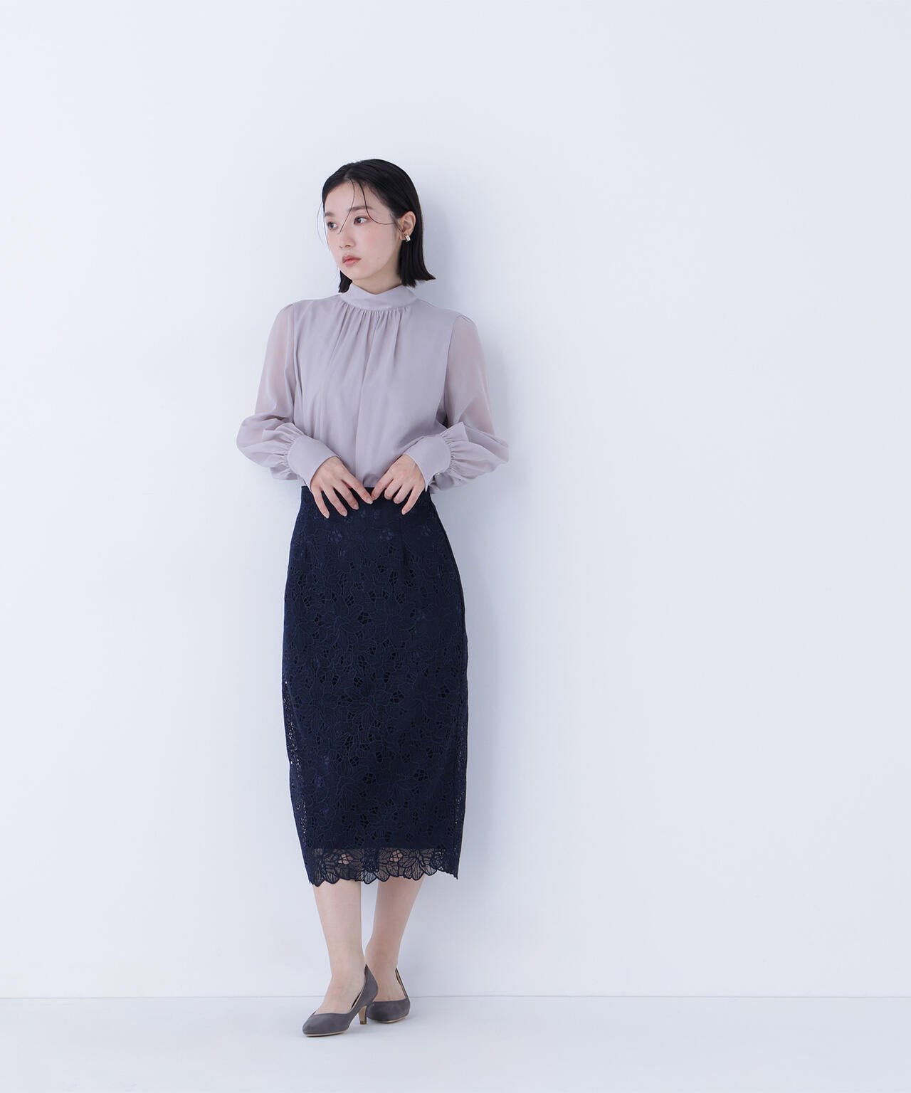 ハイネックボリュームシアーブラウス