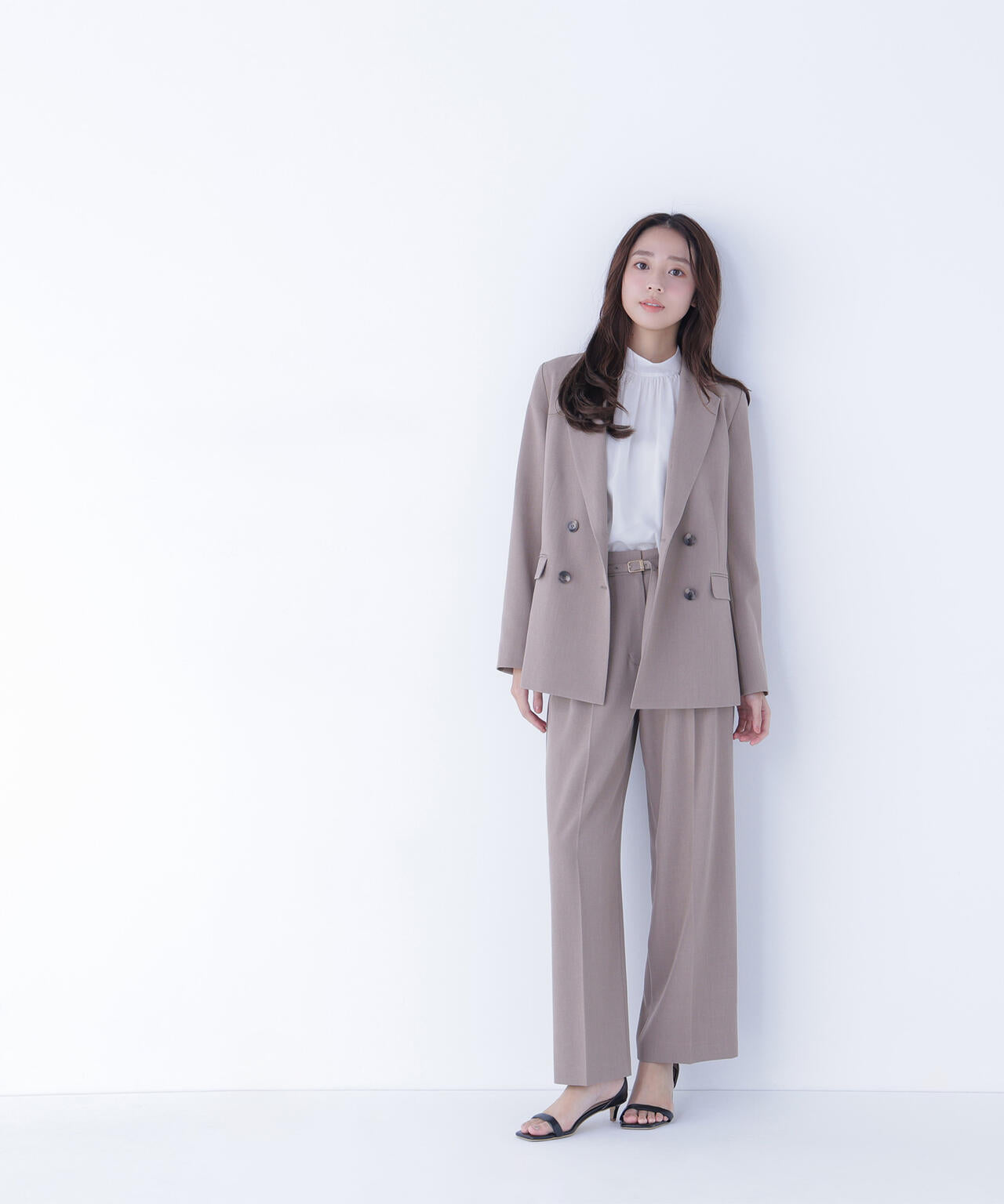 ハイネックボリュームシアーブラウス