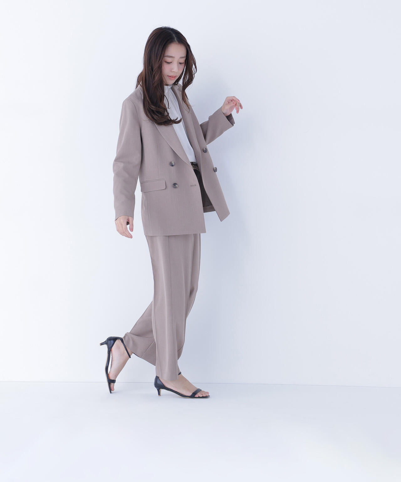 ハイネックボリュームシアーブラウス