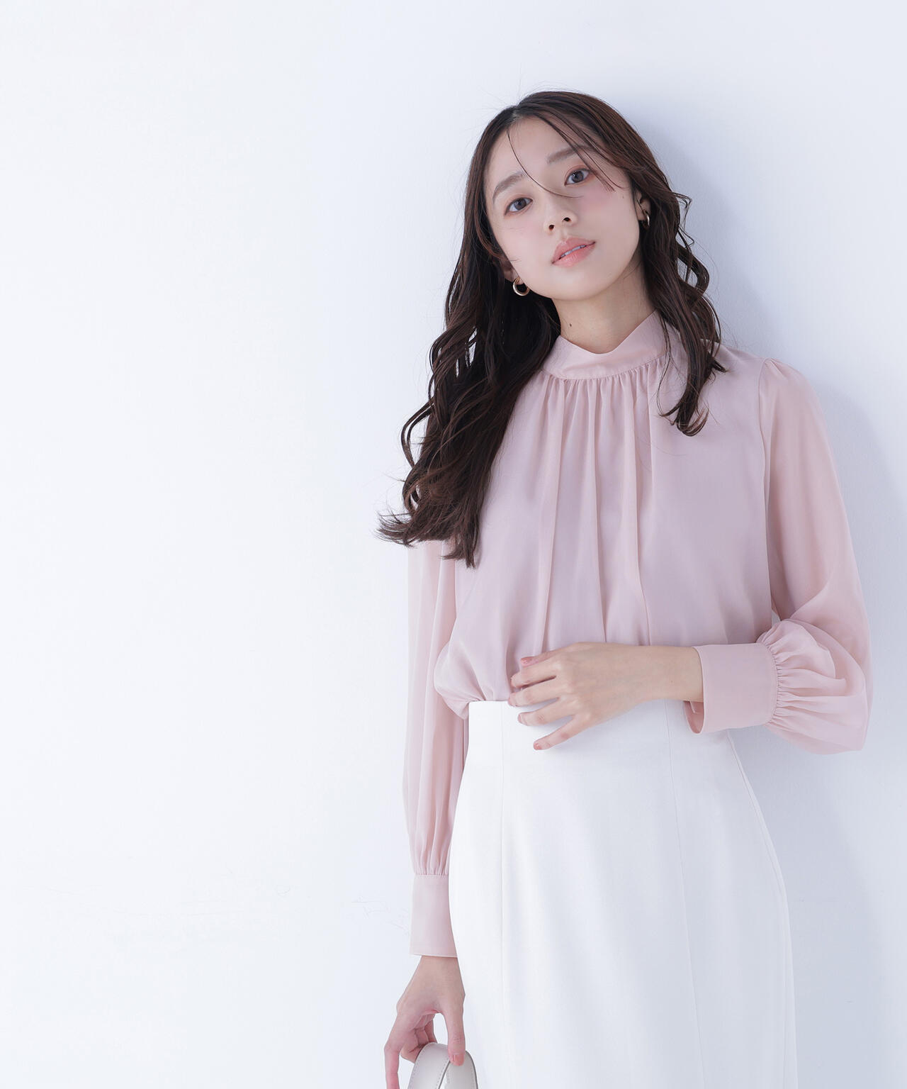 ハイネックボリュームシアーブラウス