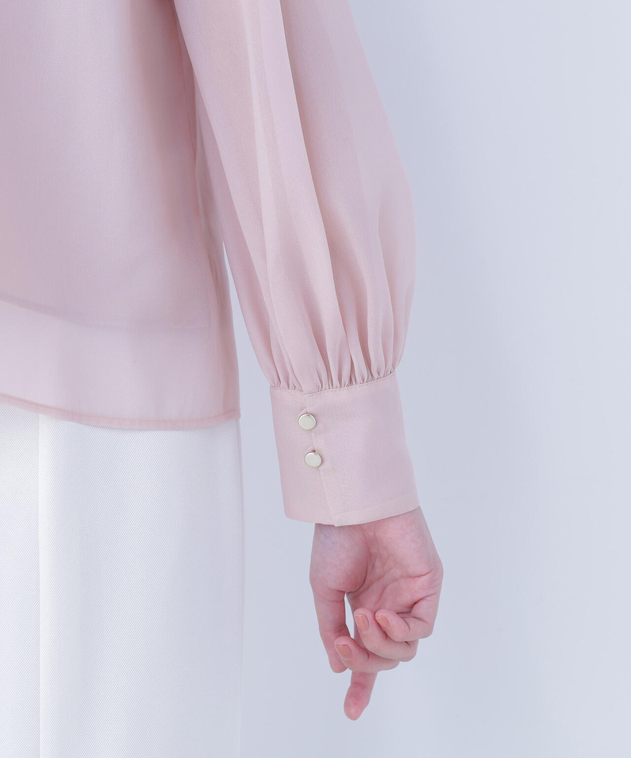 ハイネックボリュームシアーブラウス