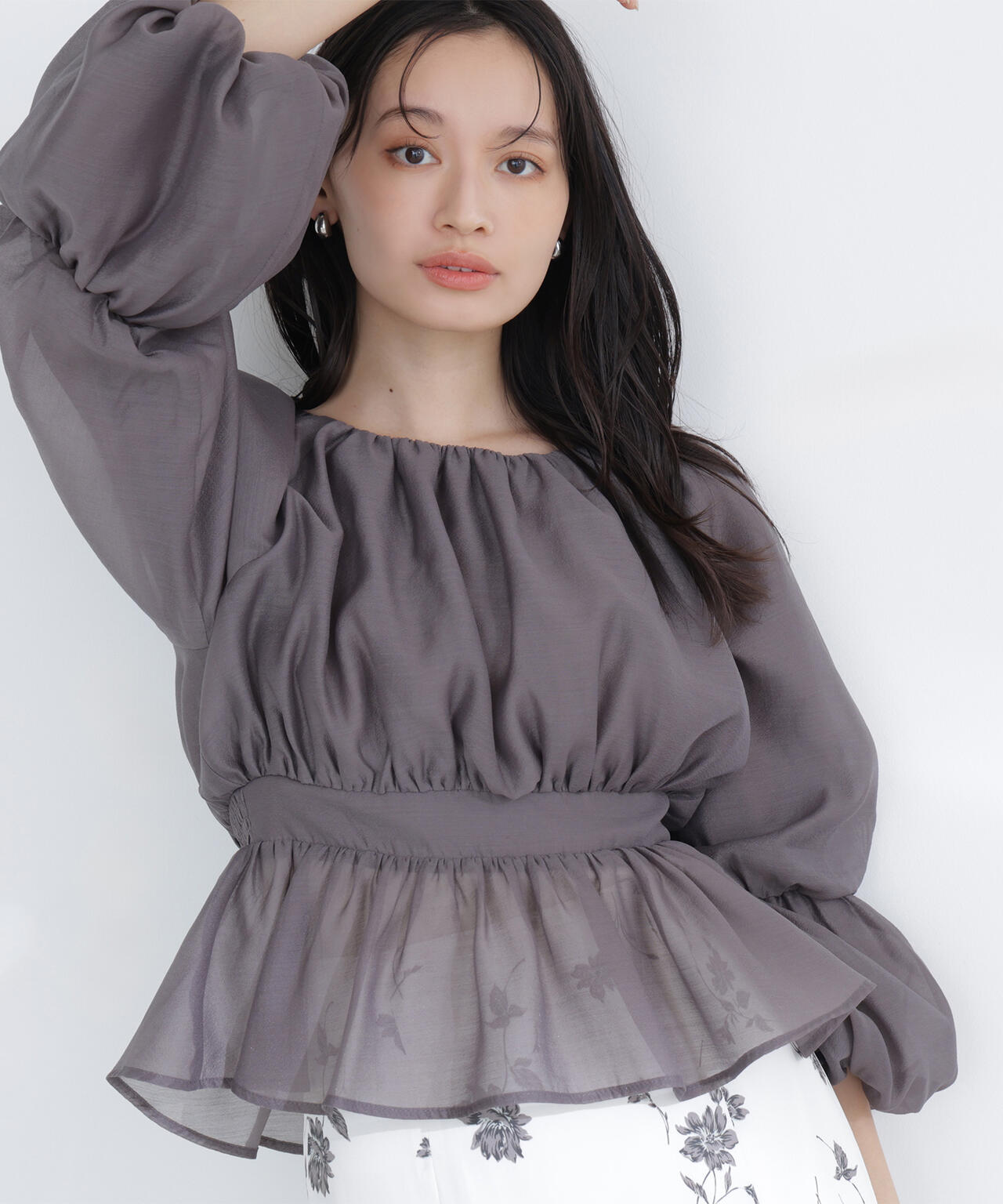 シアーギャザーペプラムブラウス