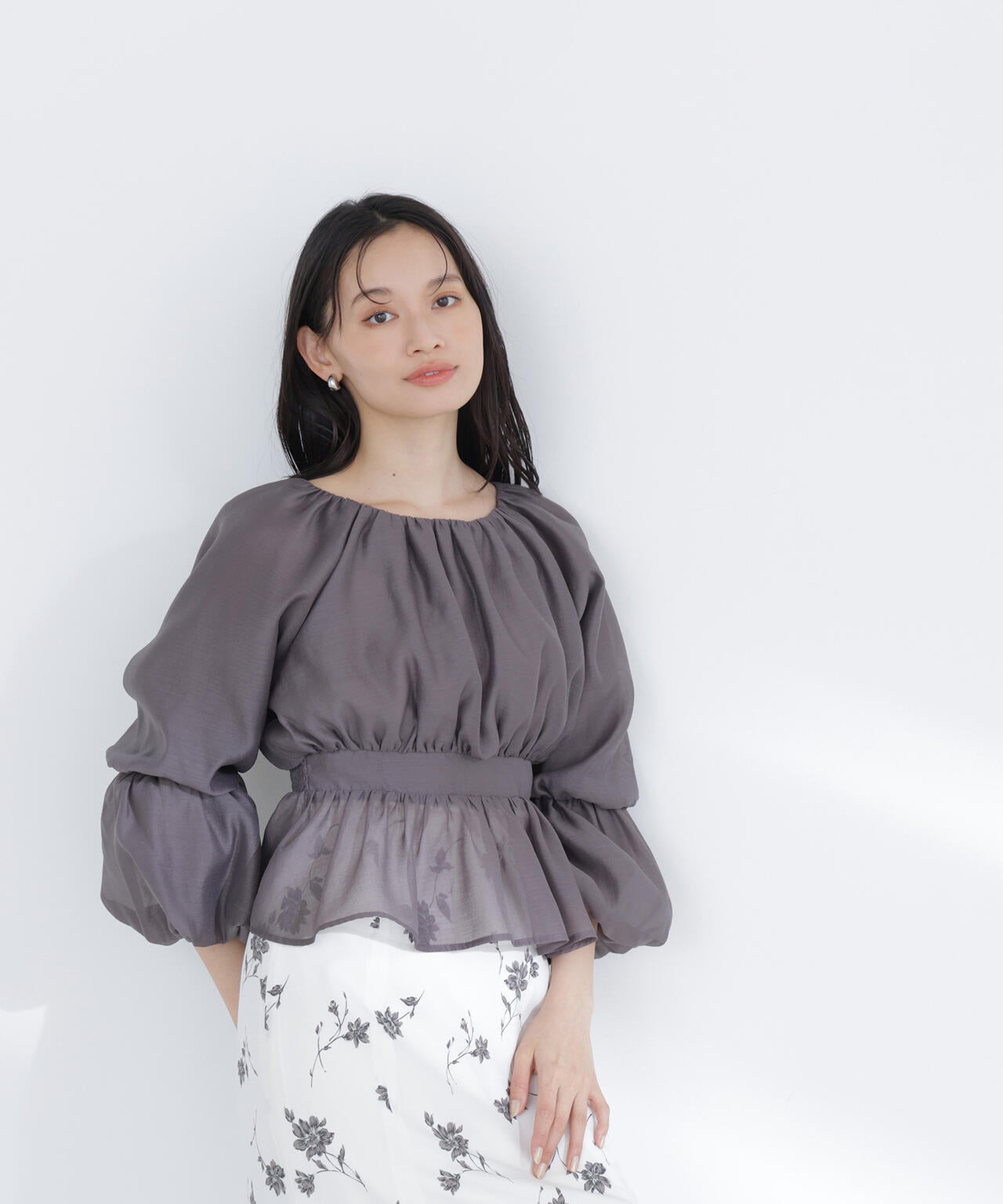シアーギャザーペプラムブラウス