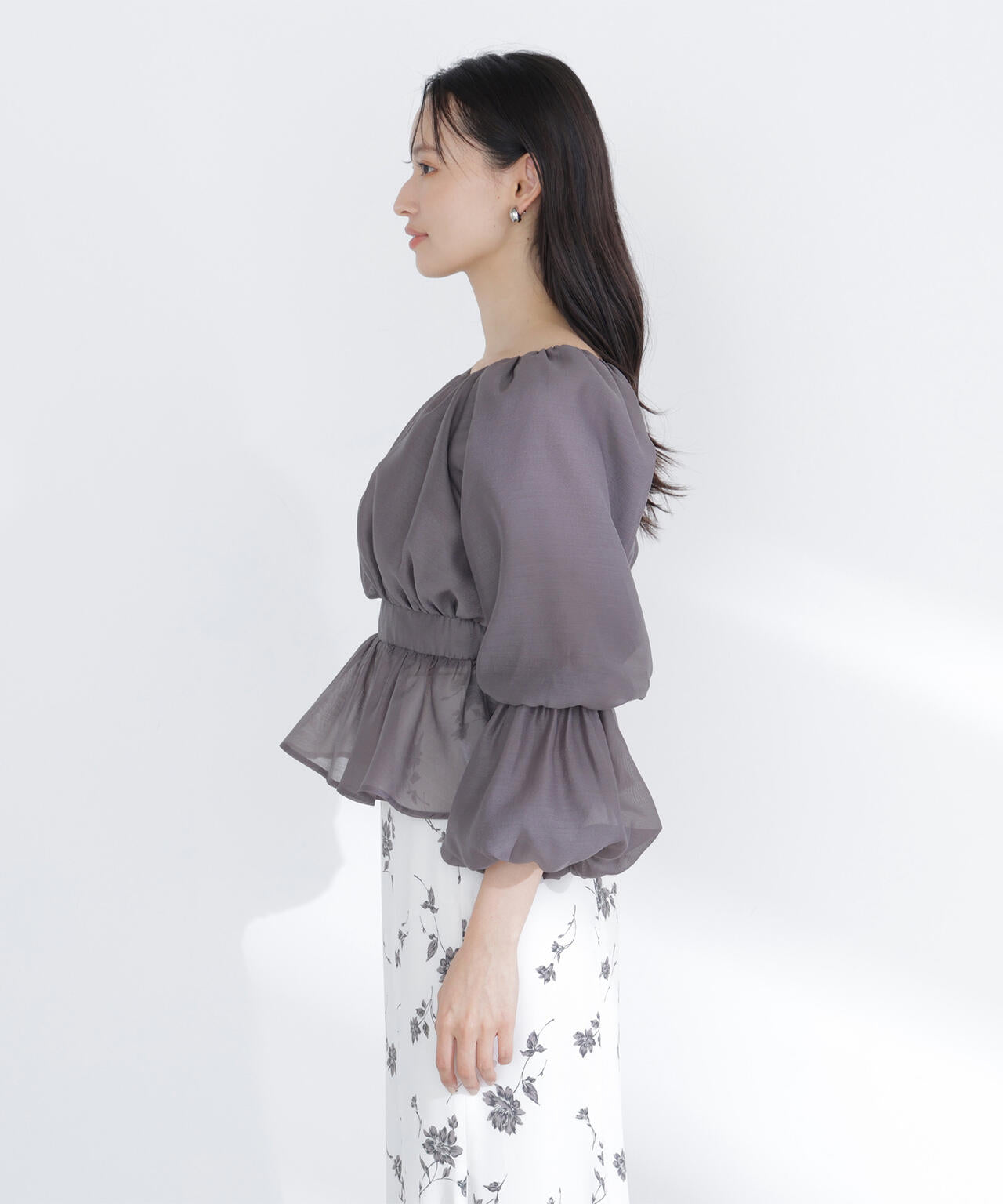 シアーギャザーペプラムブラウス