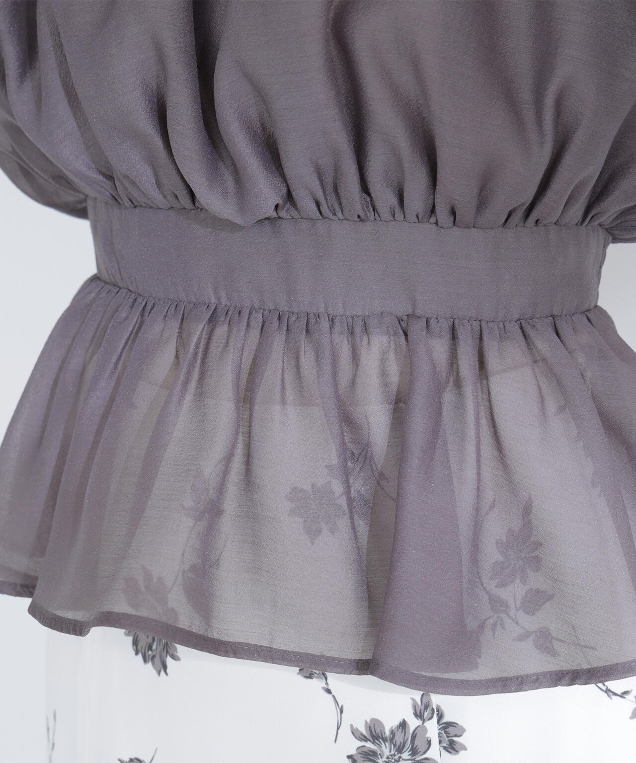 シアーギャザーペプラムブラウス