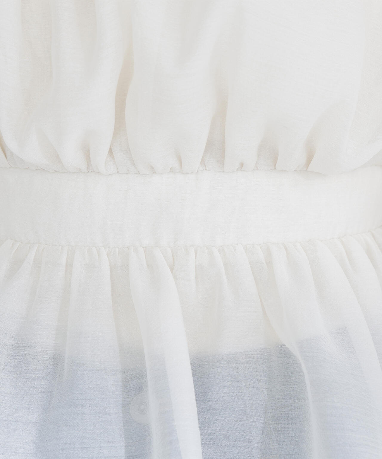 シアーギャザーペプラムブラウス