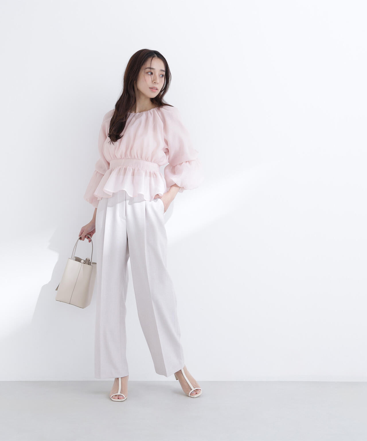 シアーギャザーペプラムブラウス