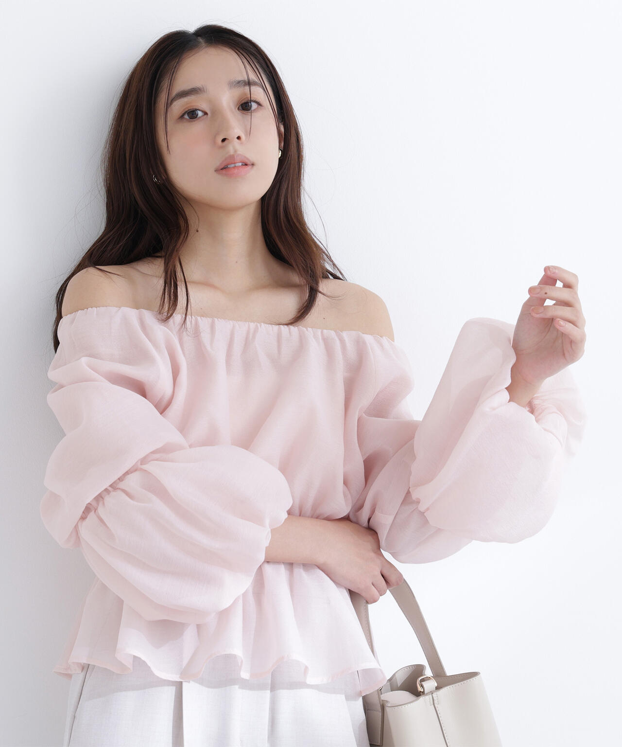 シアーギャザーペプラムブラウス