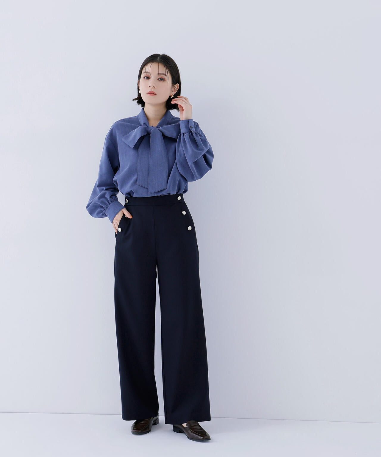 シャンブレーボウタイブラウス | NATURAL BEAUTY BASIC（ナチュラル