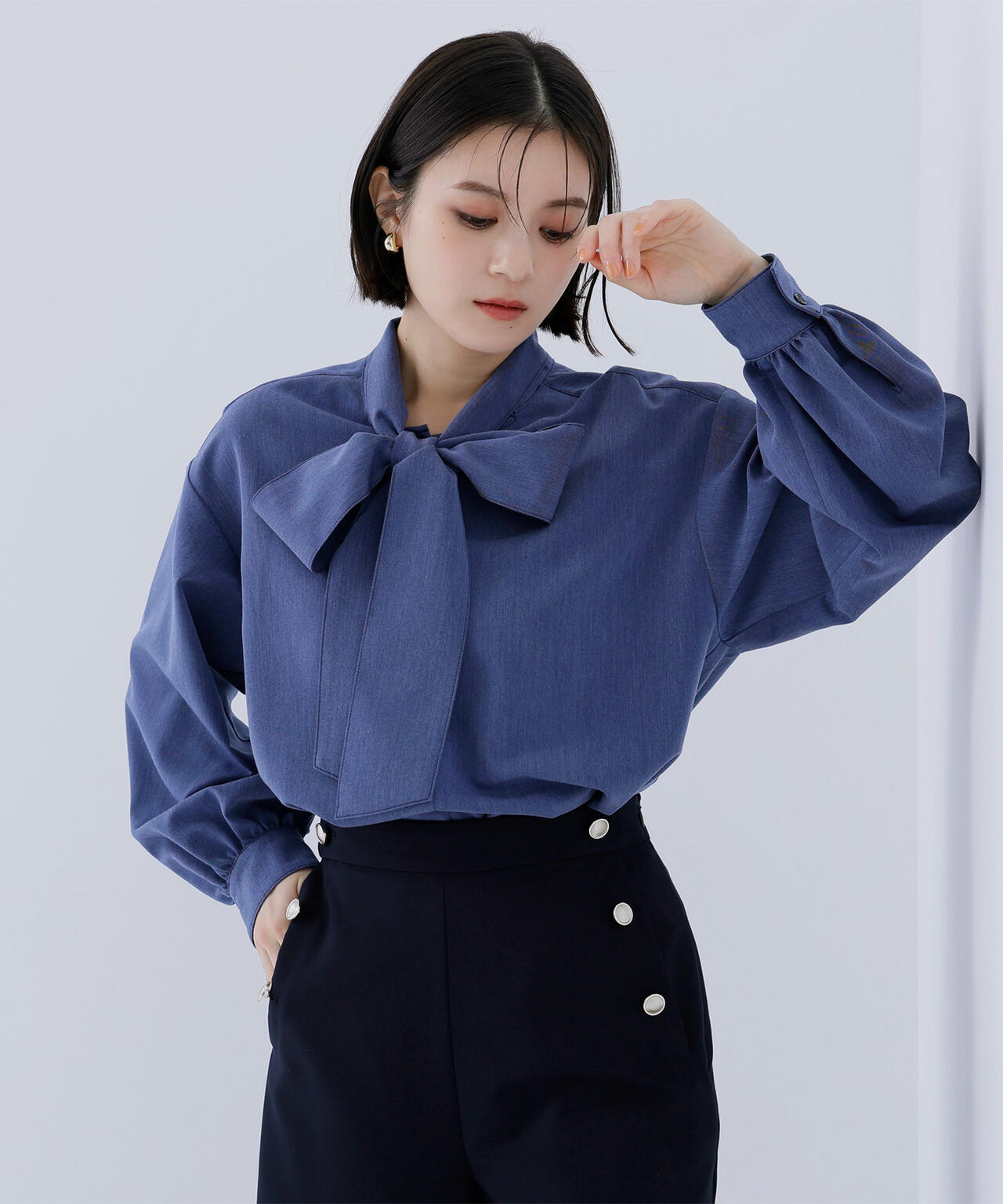 シャンブレーボウタイブラウス | NATURAL BEAUTY BASIC（ナチュラル