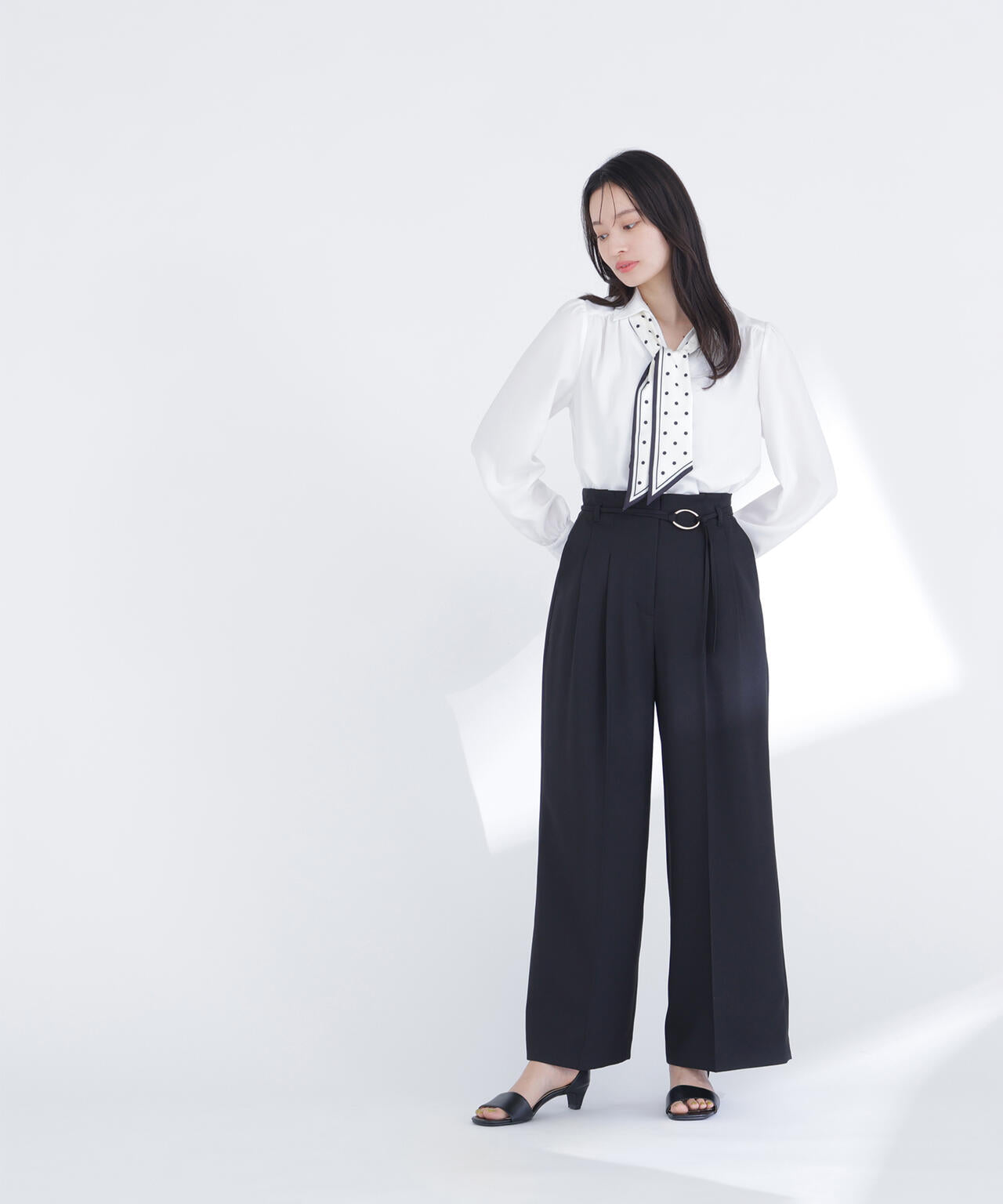 デザインスカーフ付ブラウス