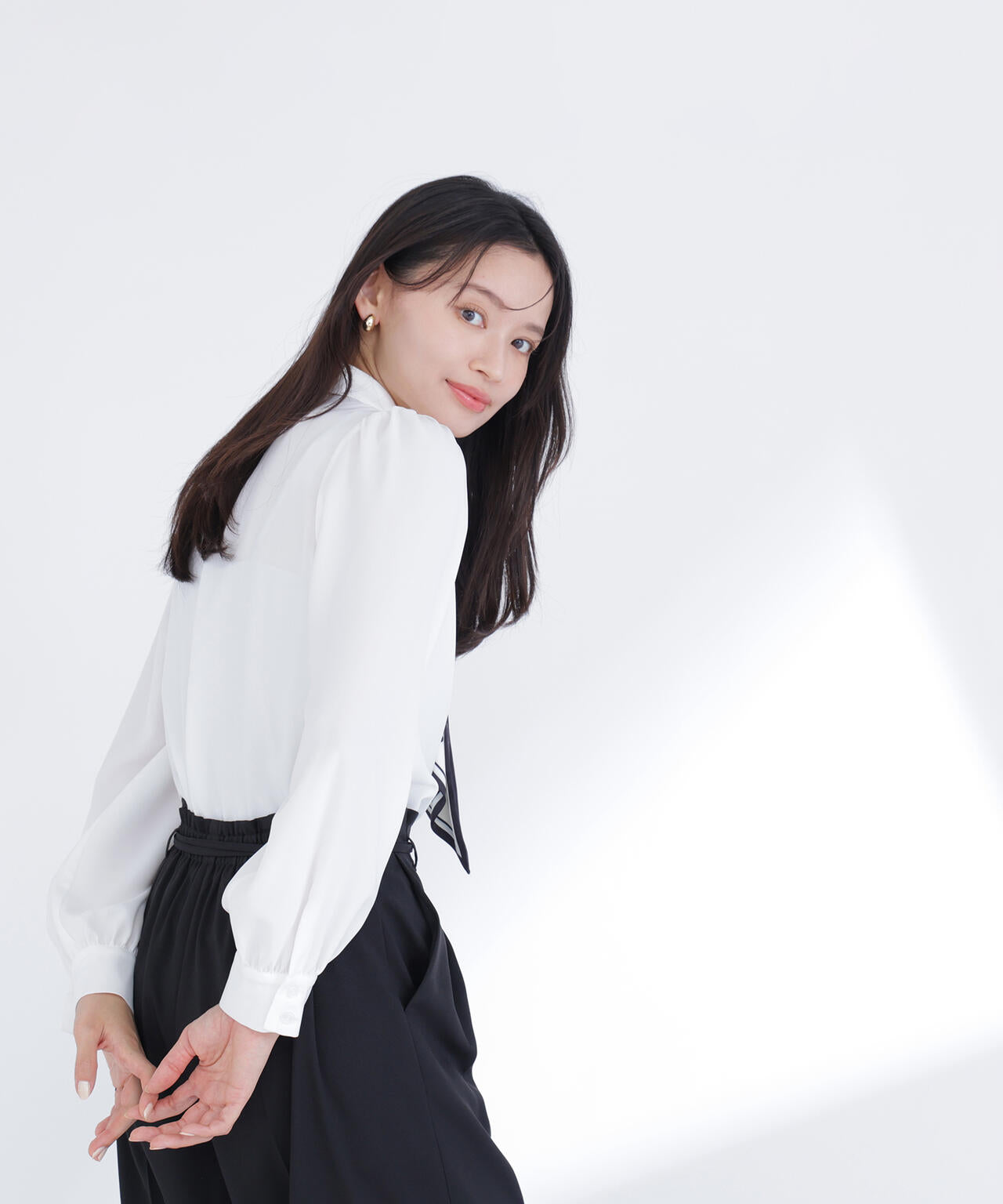 デザインスカーフ付ブラウス