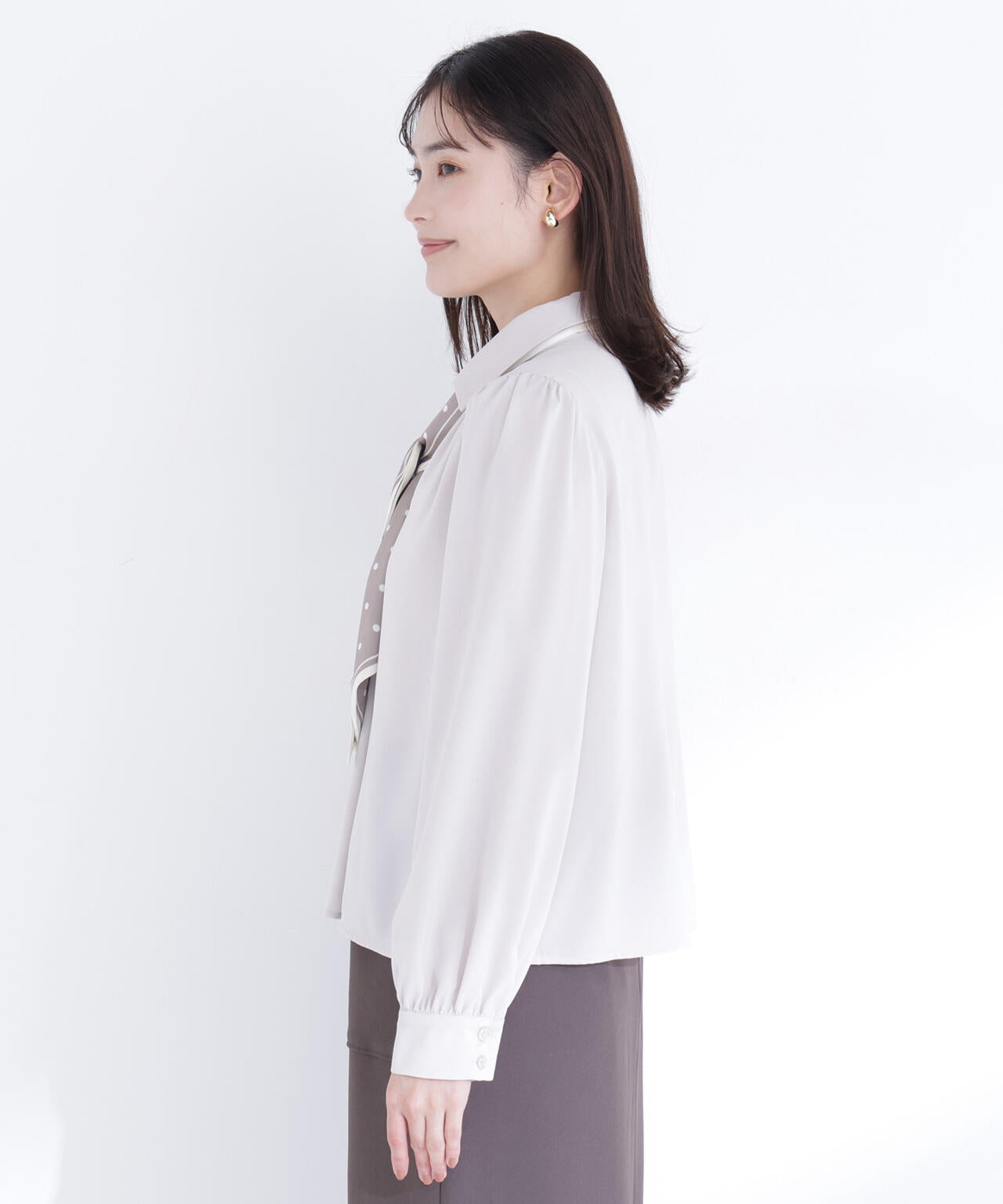 デザインスカーフ付ブラウス