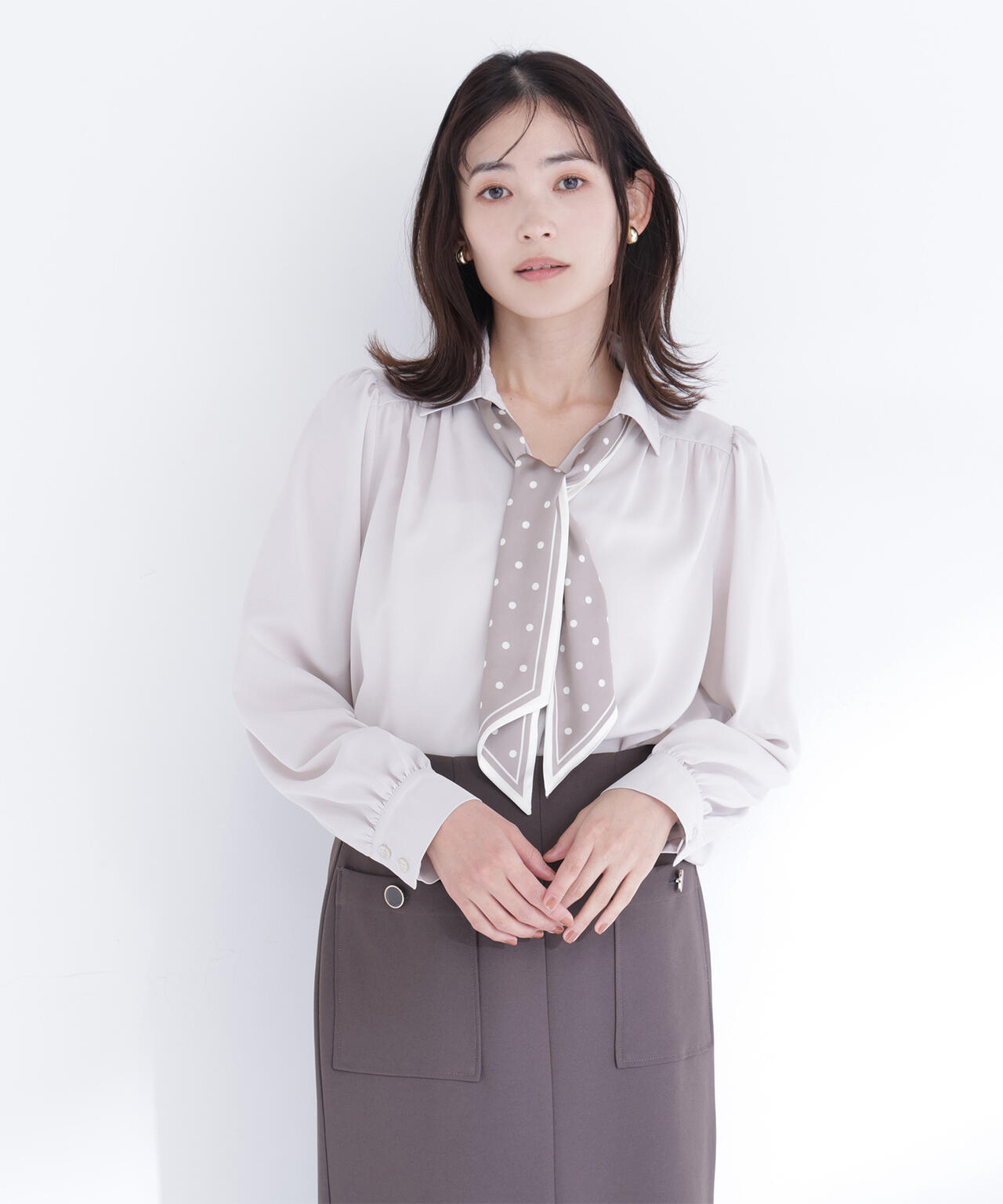 デザインスカーフ付ブラウス