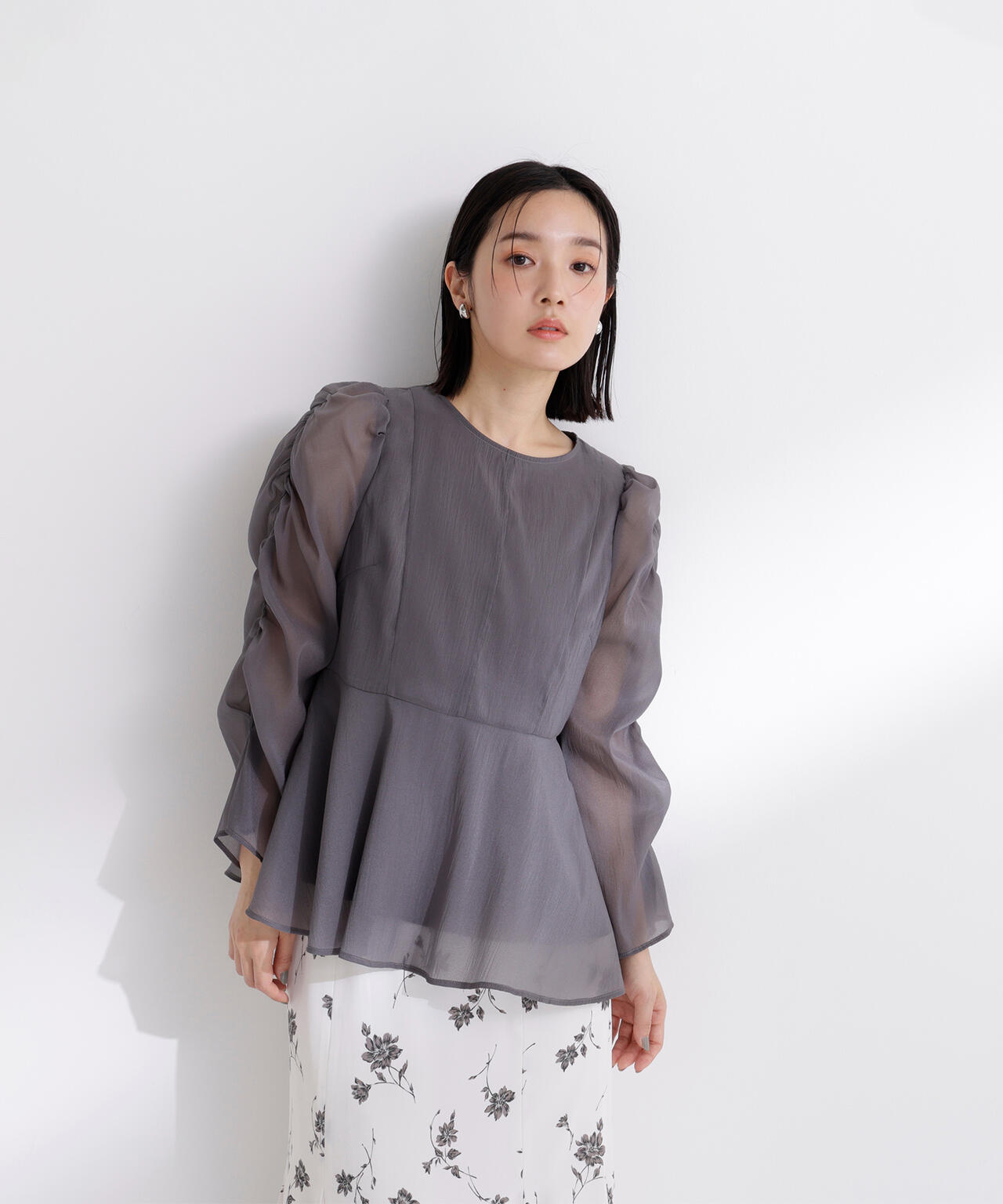 シアーペプラムブラウス