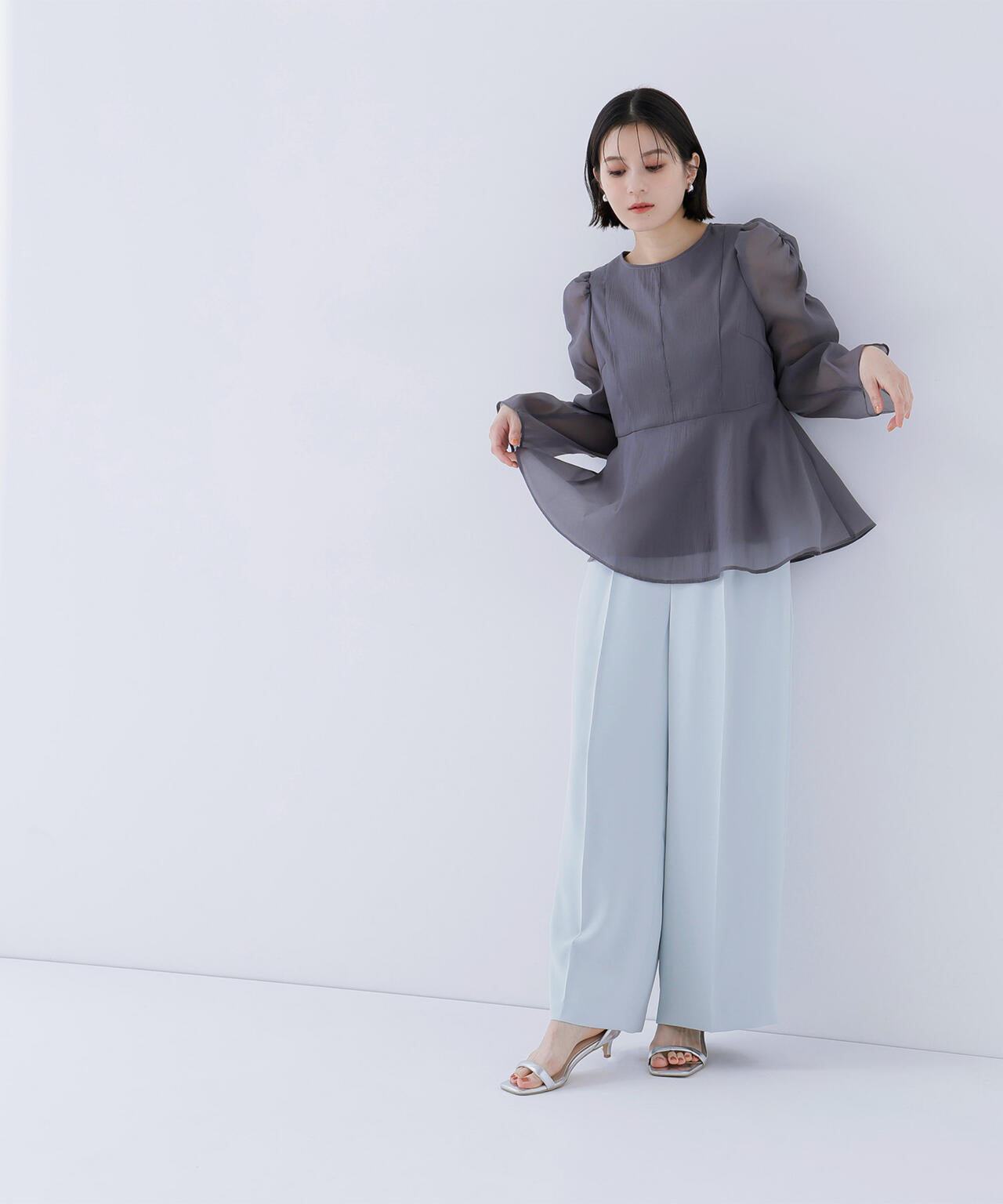 シアーペプラムブラウス