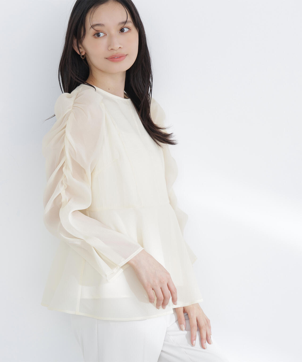 【一部店舗・mix.tokyo 限定カラー：ペールイエロー】シアーペプラムブラウス