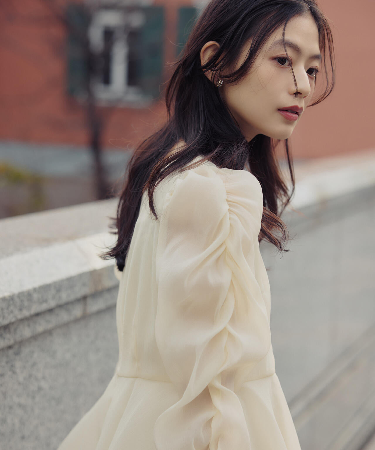 【一部店舗・mix.tokyo 限定カラー：ペールイエロー】シアーペプラムブラウス