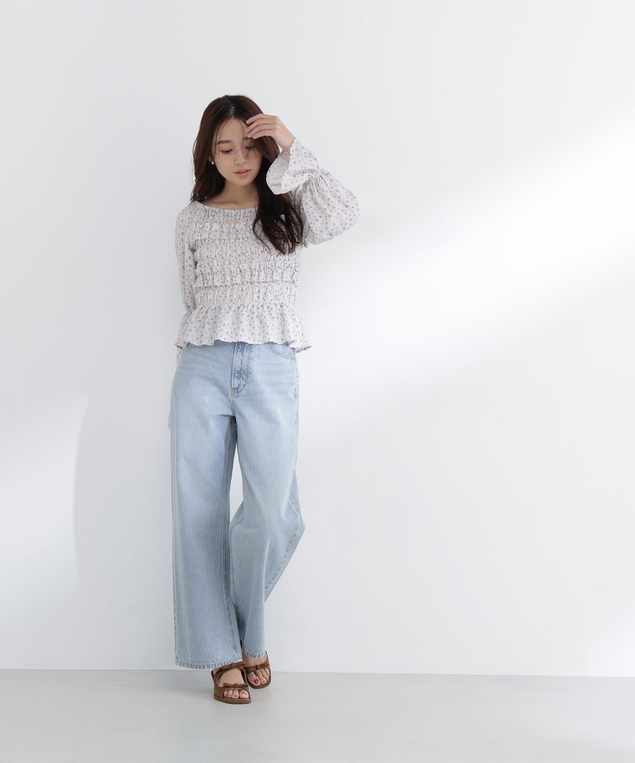 ミニフラワーシャーリングブラウス