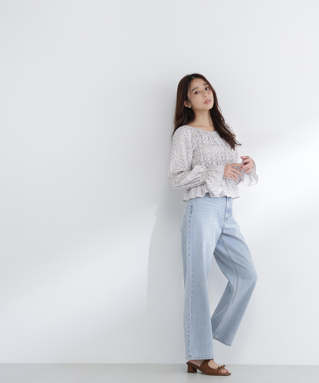 ミニフラワーシャーリングブラウス