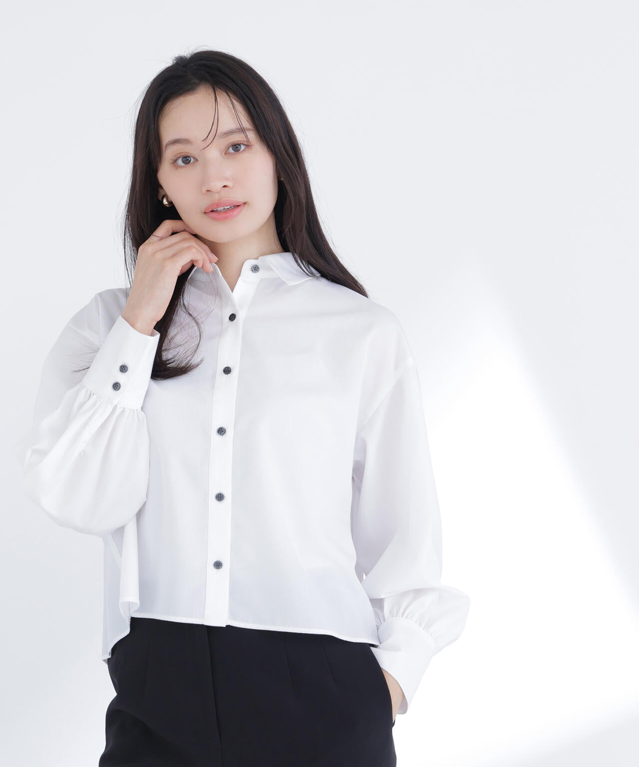 バックプリーツデザインシャツ