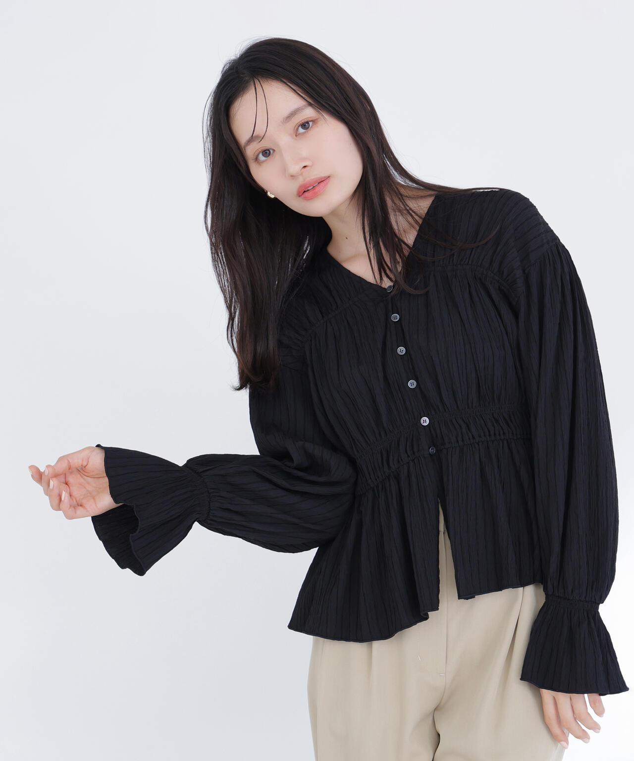 Vネックギャザーブラウス