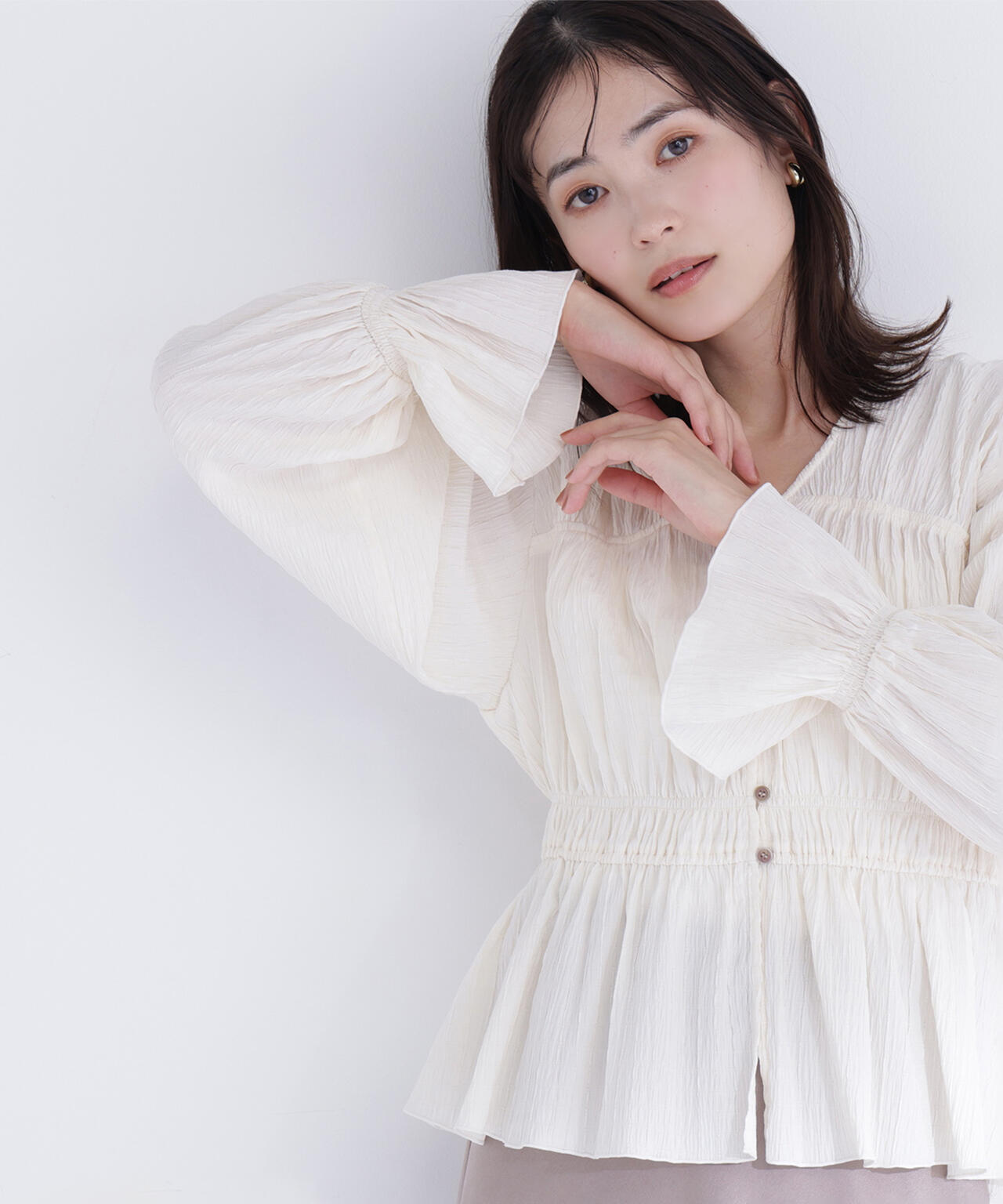 Vネックギャザーブラウス | NATURAL BEAUTY BASIC（ナチュラル