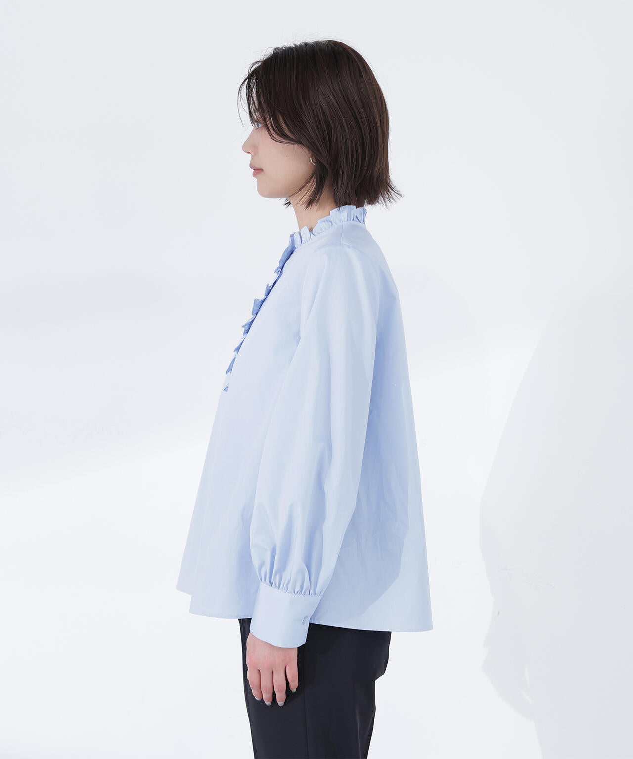 スタンドネックフリルブラウス