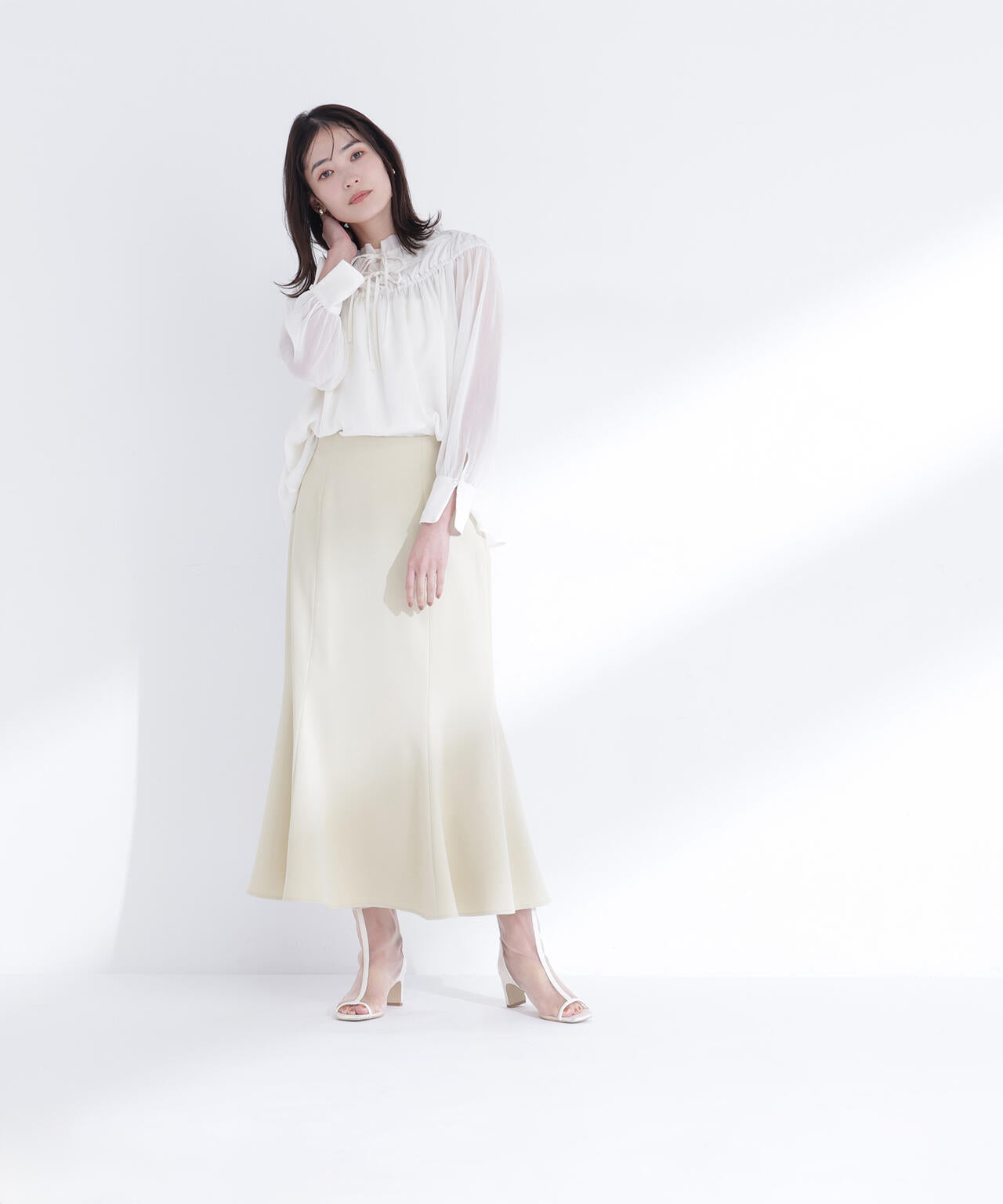 シャーリングショルダーブラウス