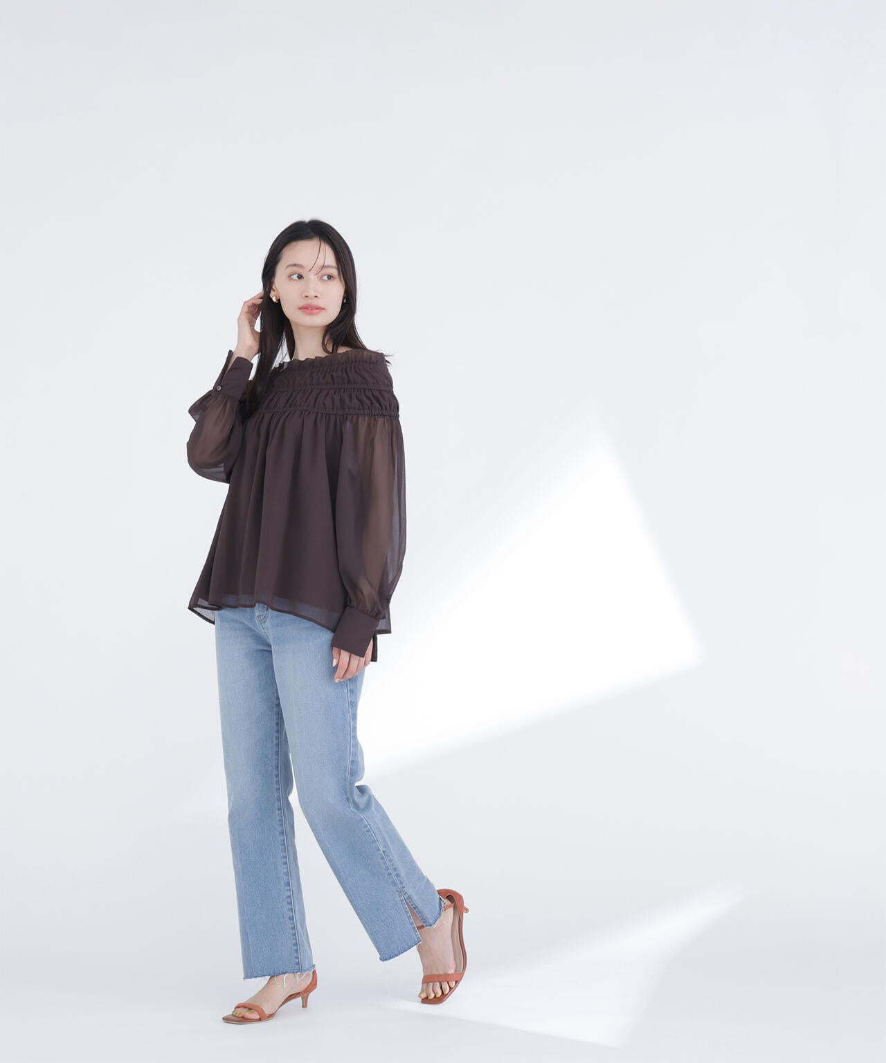 シャーリングショルダーブラウス