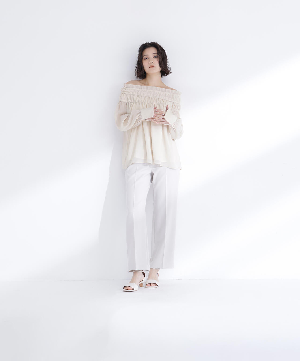 シャーリングショルダーブラウス