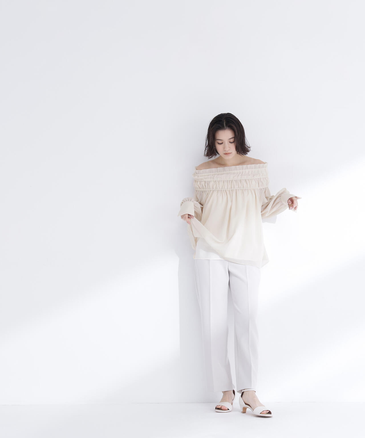 シャーリングショルダーブラウス