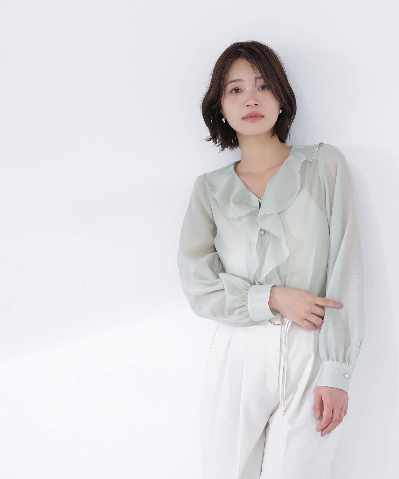 フロントフリルブラウス