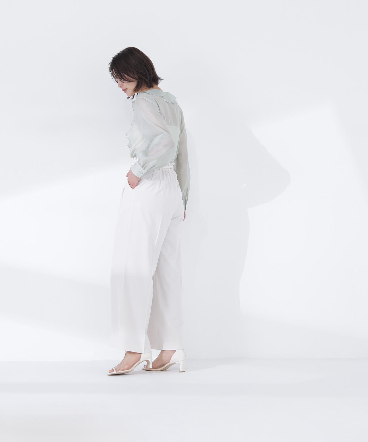 フロントフリルブラウス