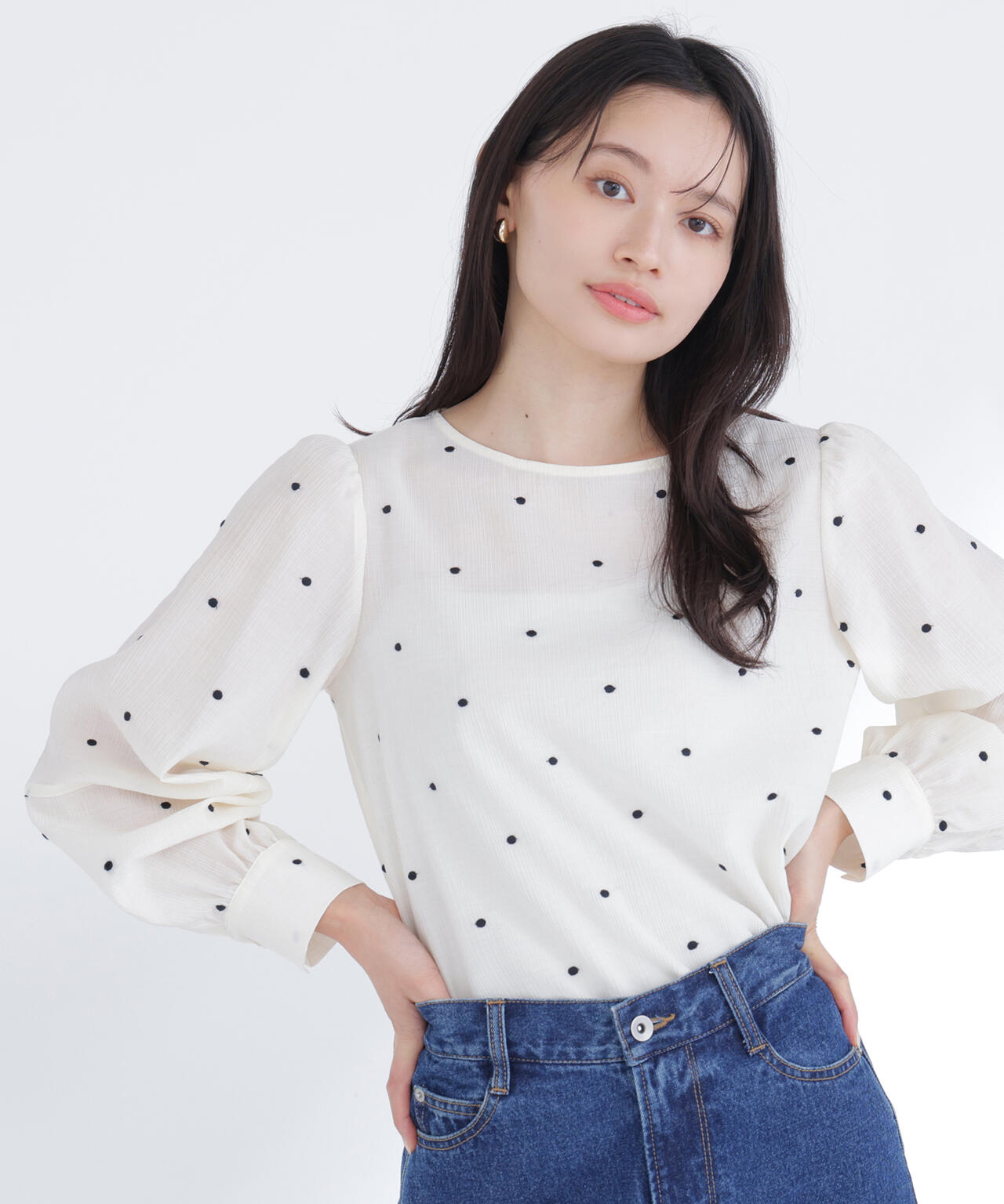 ドット刺繍ブラウス