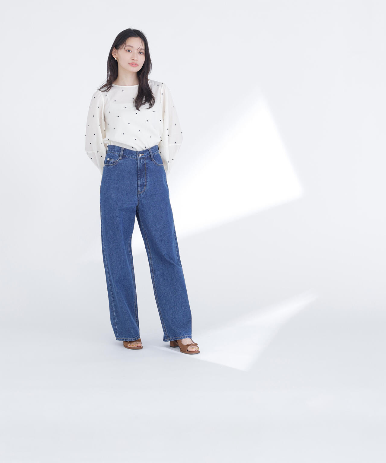 ドット刺繍ブラウス