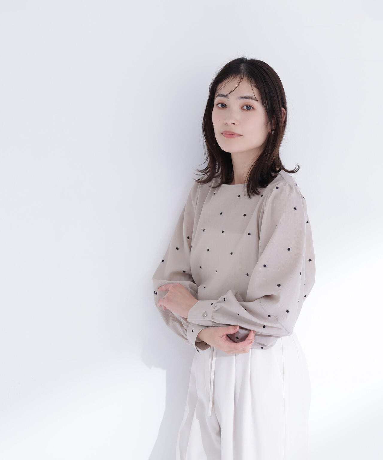 ドット刺繍ブラウス