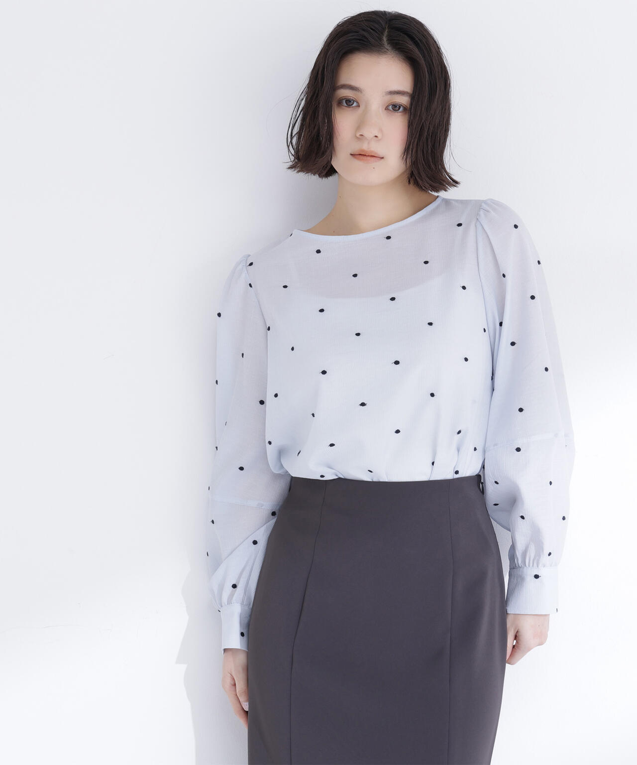 ドット刺繍ブラウス
