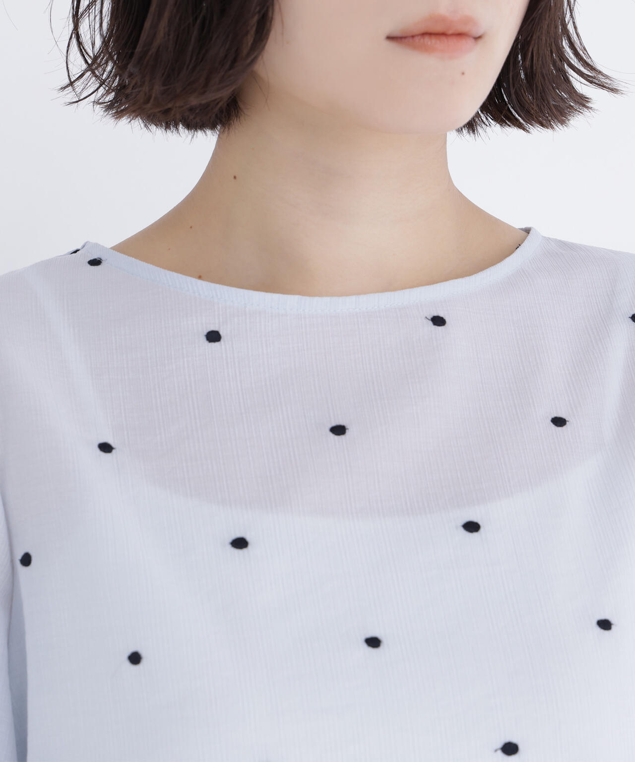 ドット刺繍ブラウス