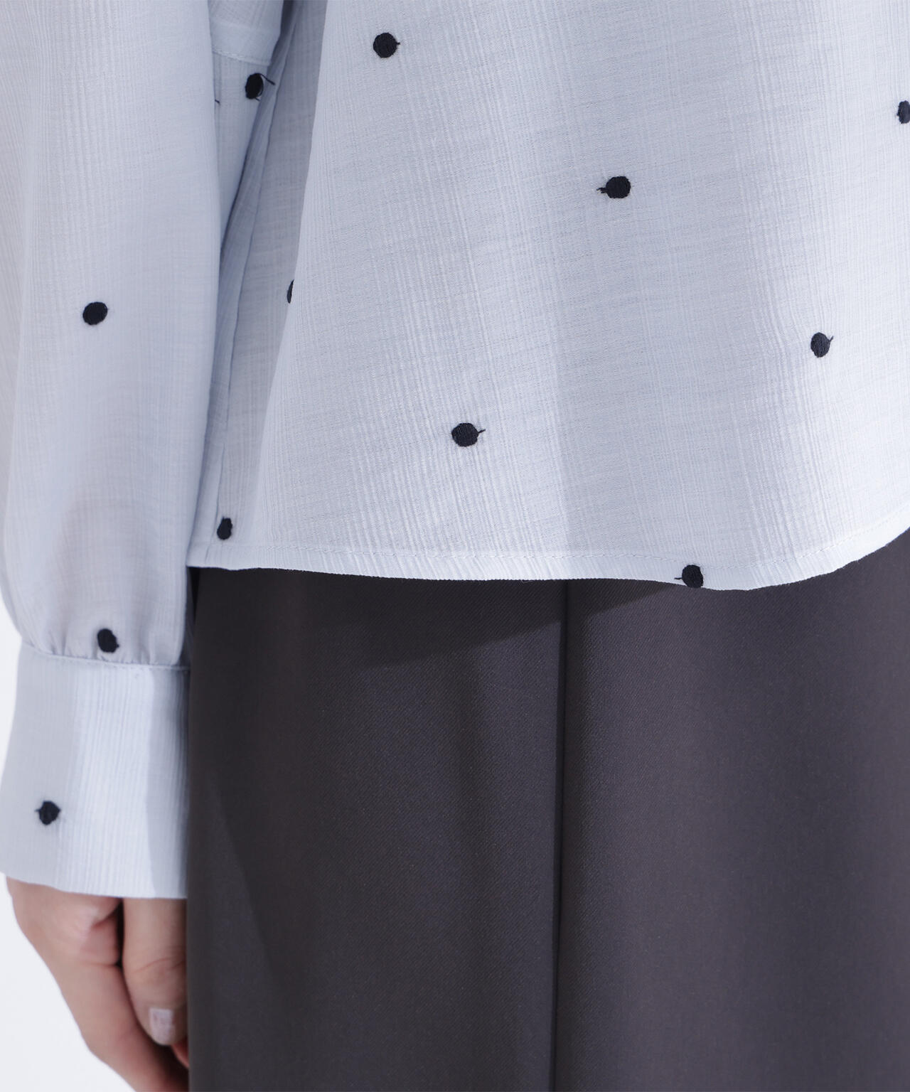 ドット刺繍ブラウス