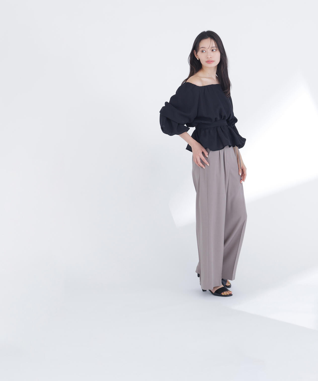 メッシュギャザーペプラムブラウス