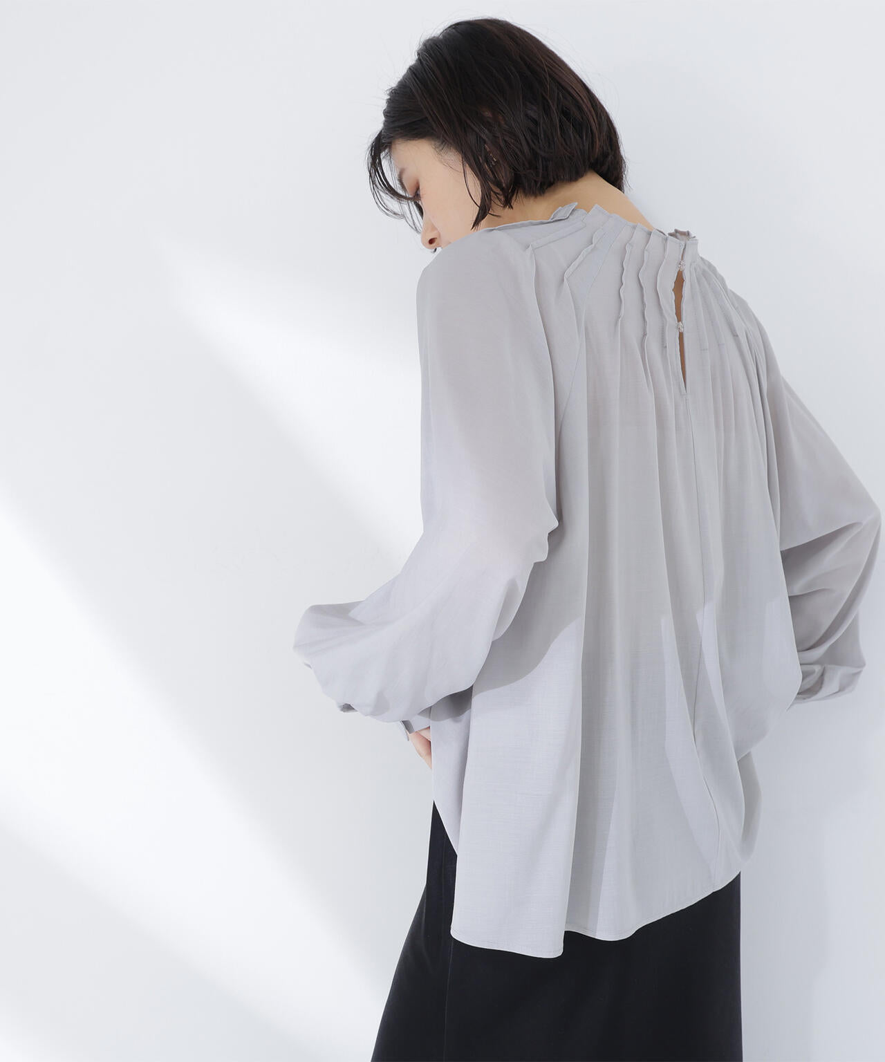 タックネックブラウス | NATURAL BEAUTY BASIC（ナチュラル