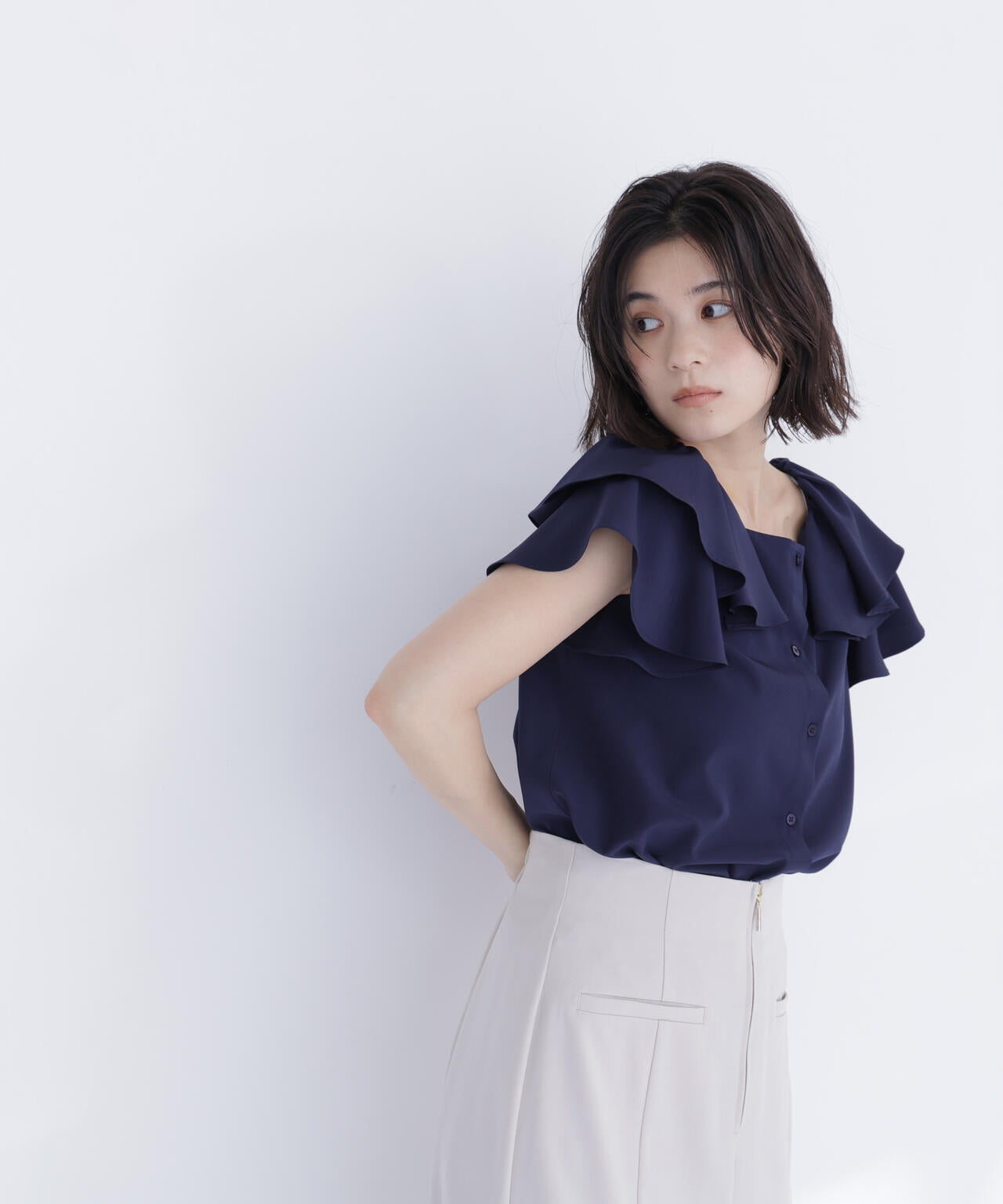 スクエアネックフリルブラウス | NATURAL BEAUTY BASIC スクエアネックフリルブラウス | NATURAL BEAUTY BASIC