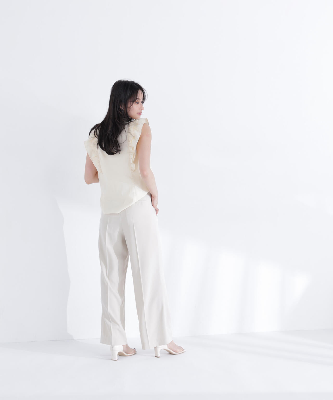 ラッフルフレンチスリーブブラウス | NATURAL BEAUTY BASIC